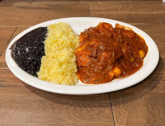 Pollo Entomatado / Chicken Breast Sautéed Tomatoes and Onions.