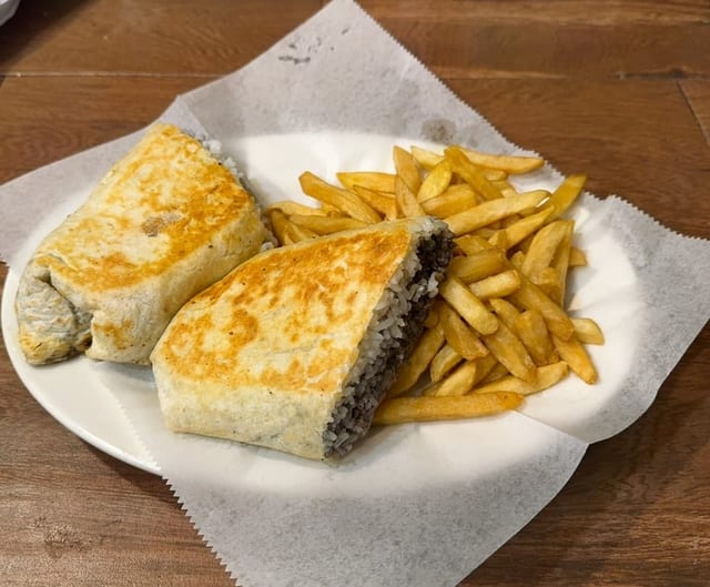 Burrito Con Papas Fritas / Burrito with Fries.